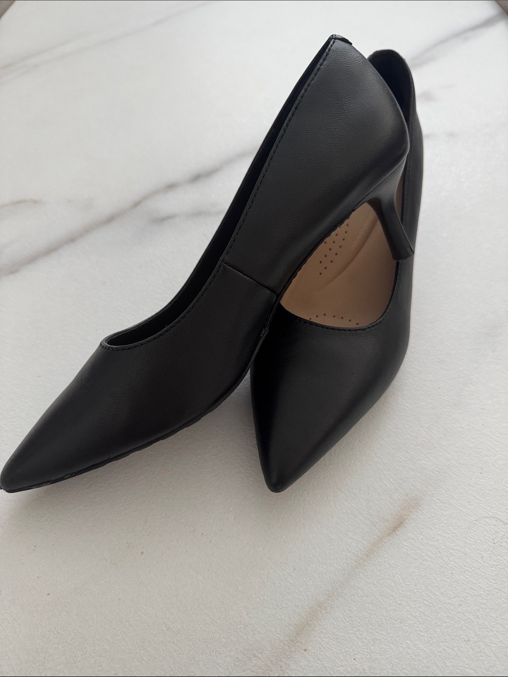 Clarks Black Pointed Toe Mid-Heel Dress Pumps